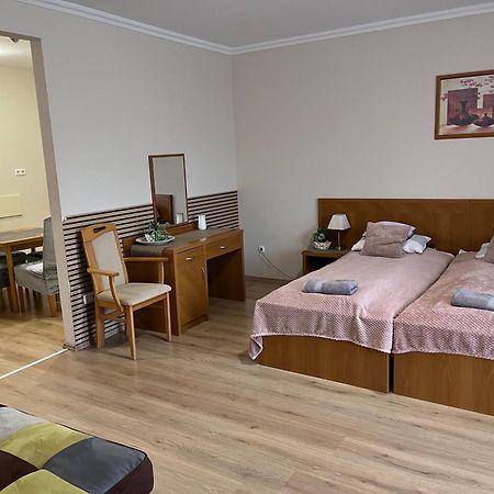Brookforest Apartman ハイデゥソボスロー エクステリア 写真