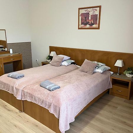 Brookforest Apartman ハイデゥソボスロー エクステリア 写真