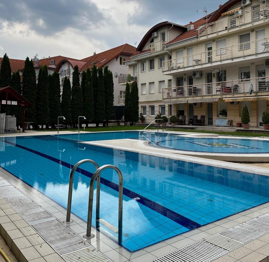 Brookforest Apartman ハイデゥソボスロー エクステリア 写真