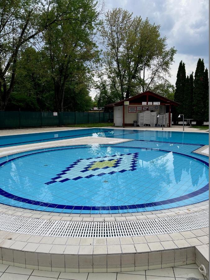 Brookforest Apartman ハイデゥソボスロー エクステリア 写真