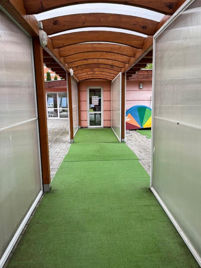Brookforest Apartman ハイデゥソボスロー エクステリア 写真
