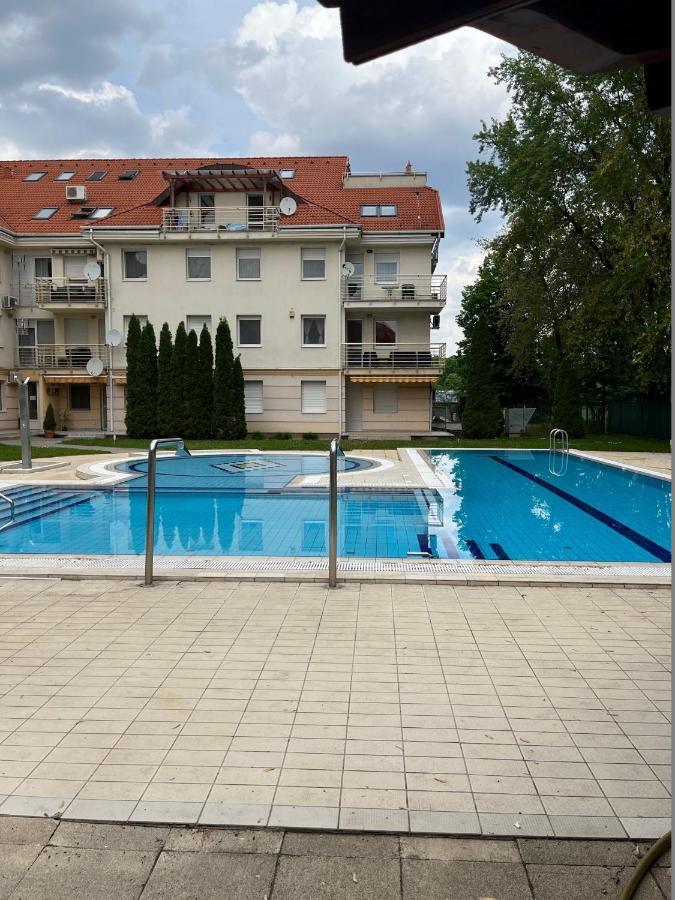 Brookforest Apartman ハイデゥソボスロー エクステリア 写真
