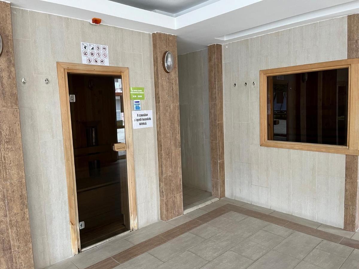 Brookforest Apartman ハイデゥソボスロー エクステリア 写真