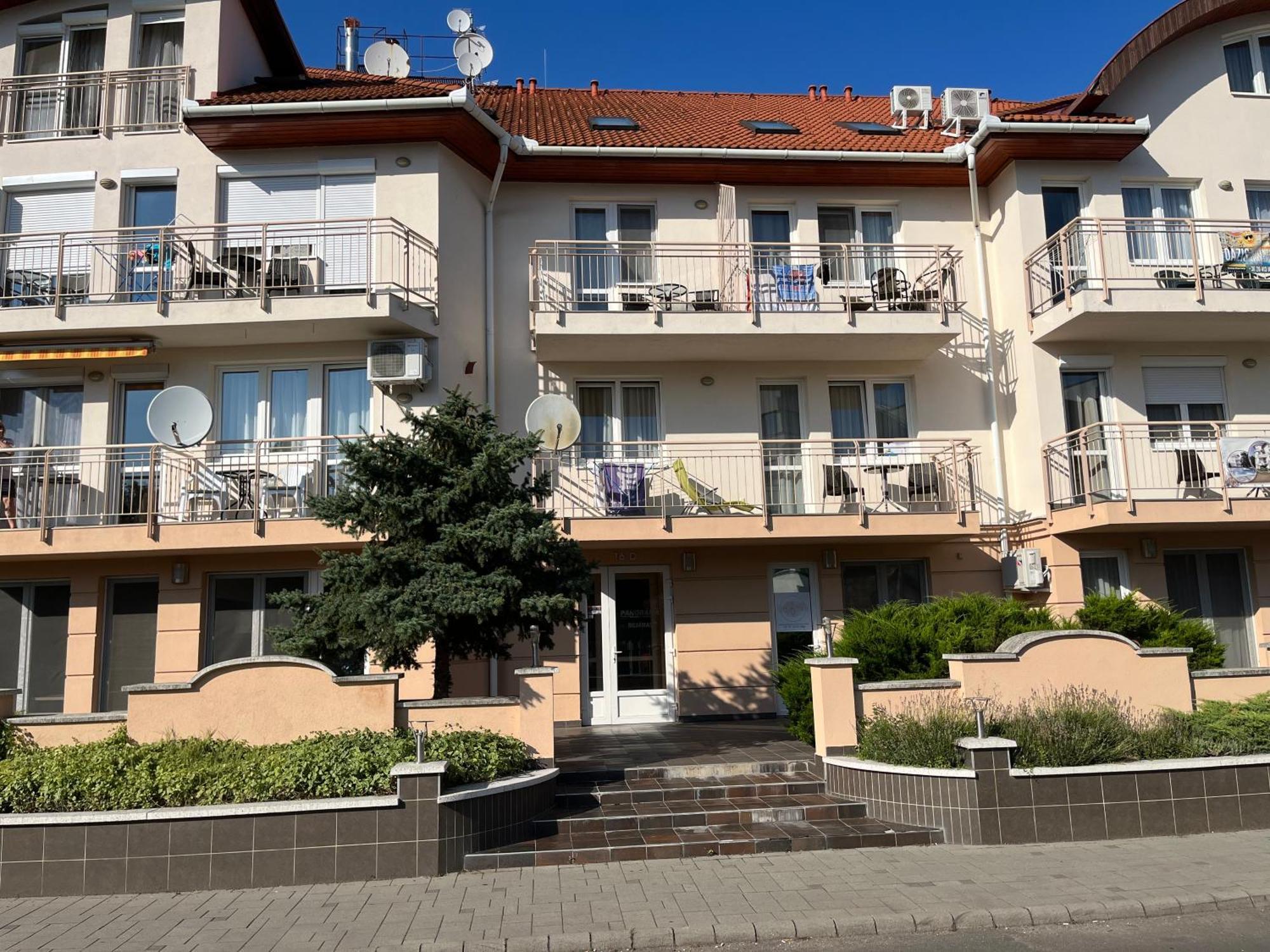 Brookforest Apartman ハイデゥソボスロー エクステリア 写真