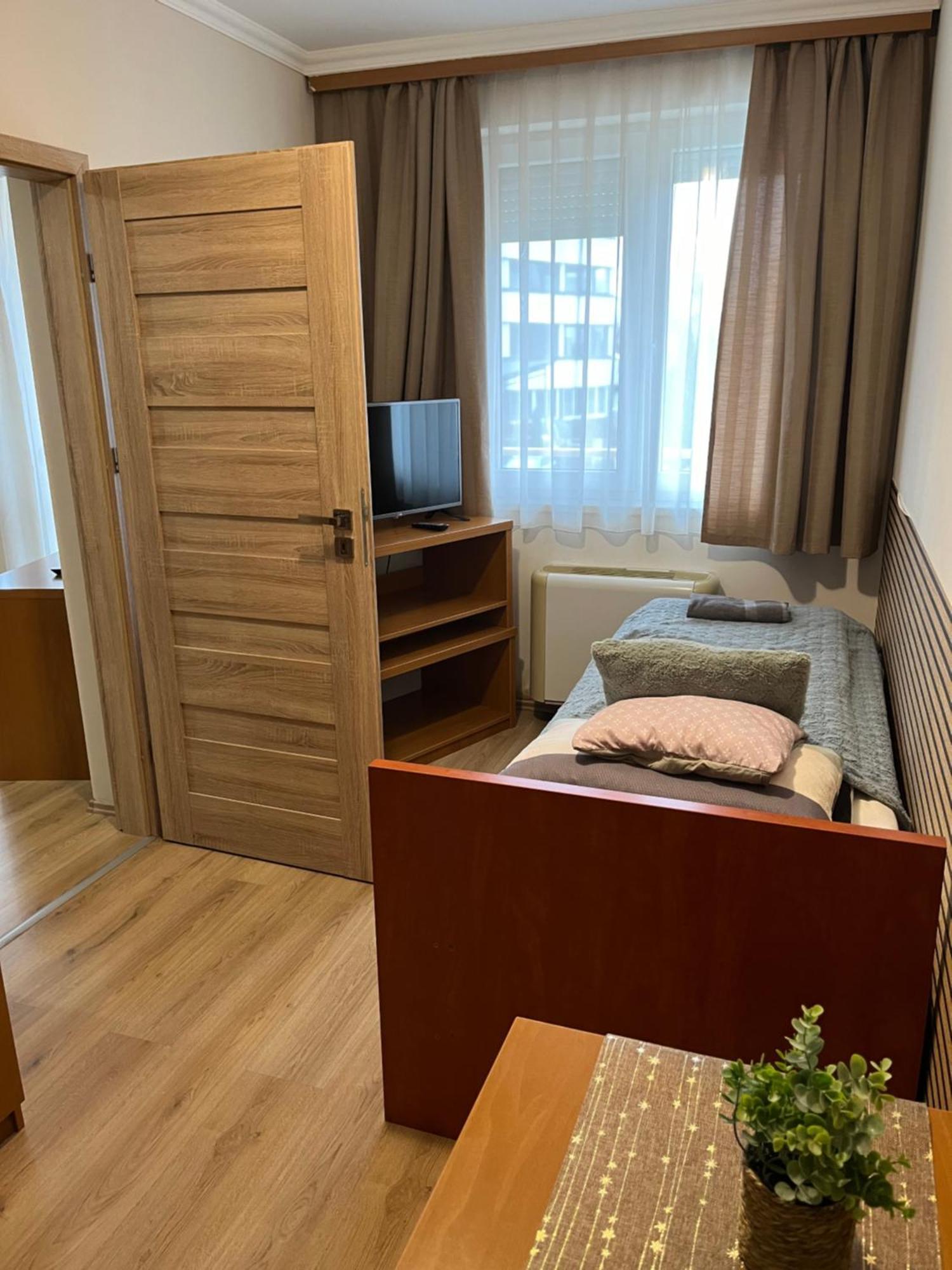 Brookforest Apartman ハイデゥソボスロー エクステリア 写真