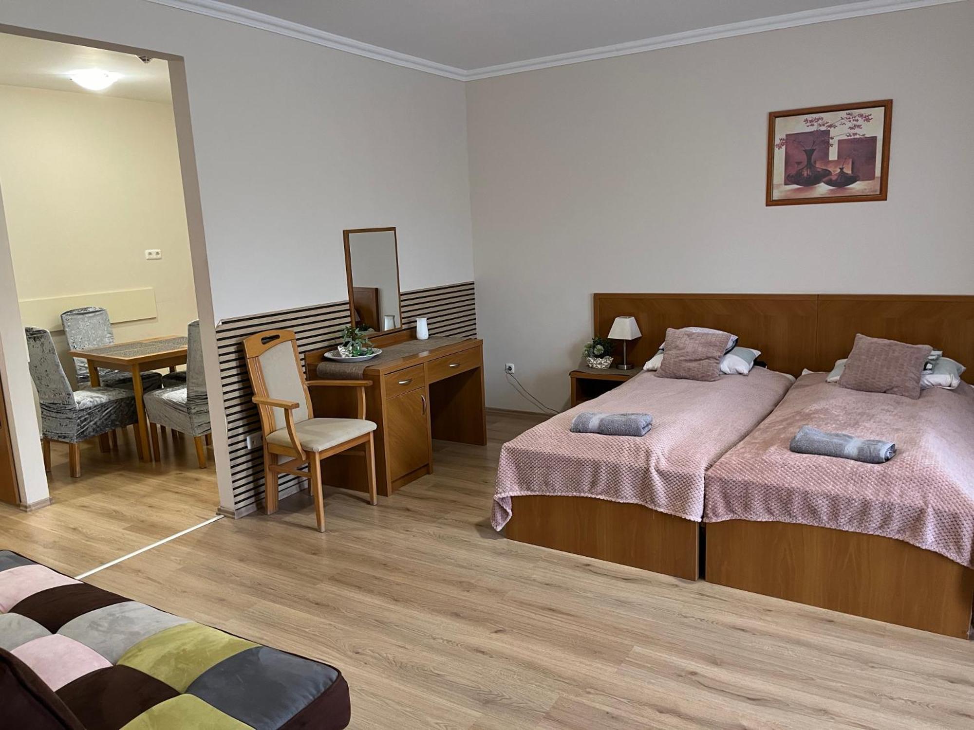 Brookforest Apartman ハイデゥソボスロー エクステリア 写真
