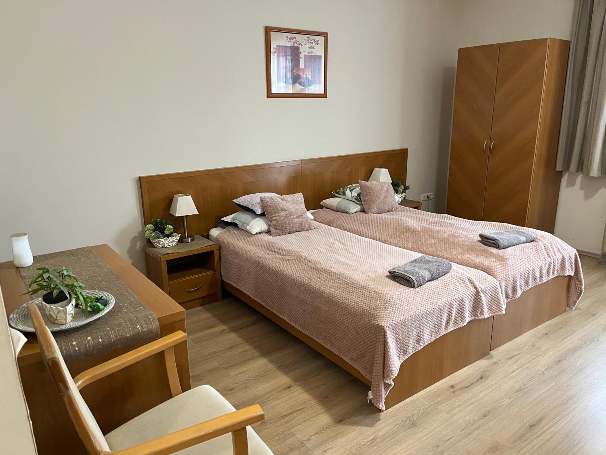 Brookforest Apartman ハイデゥソボスロー エクステリア 写真
